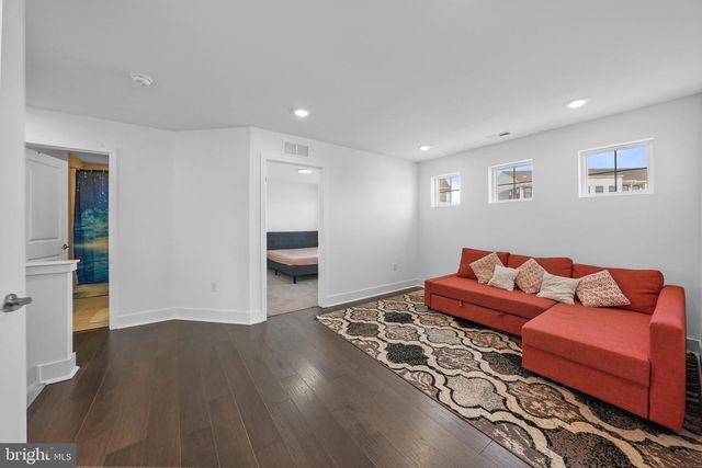 4 WILLIAM BOYER DR, Titusville, NJ 08560