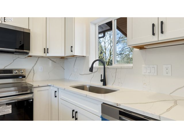 141 Ne D St, Willamina, OR 97396