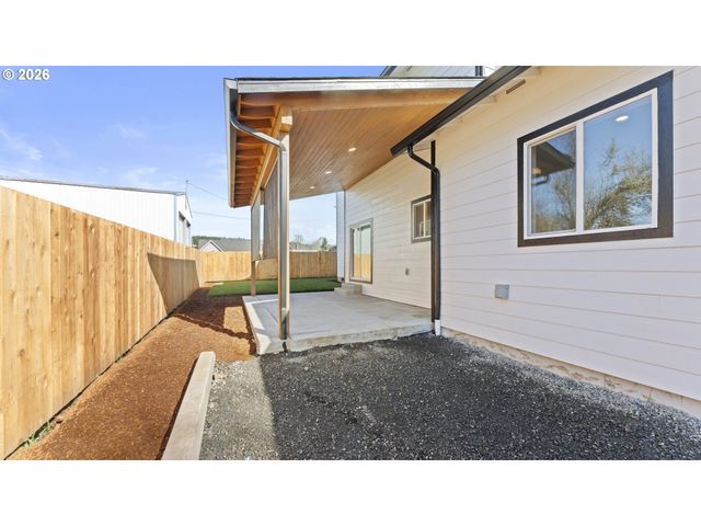 141 Ne D St, Willamina, OR 97396