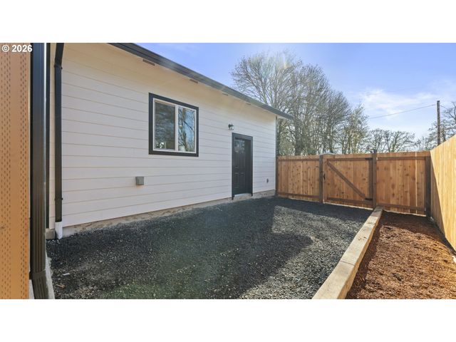 141 Ne D St, Willamina, OR 97396