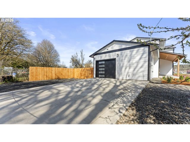 141 Ne D St, Willamina, OR 97396