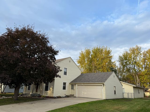 406 2nd Avenue SE, Pine Island, MN 55963