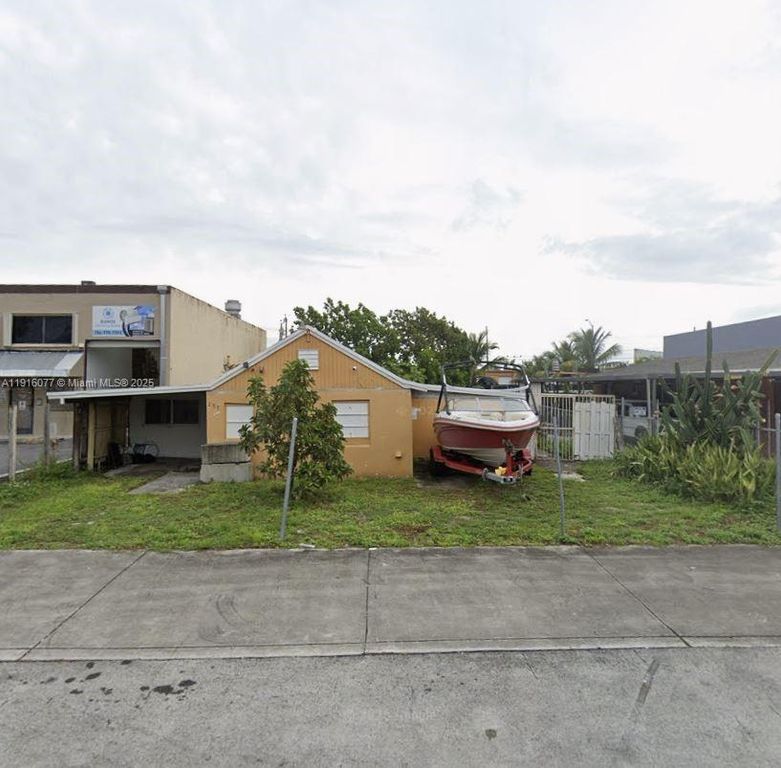 251 W 27th St, Hialeah, FL 33010