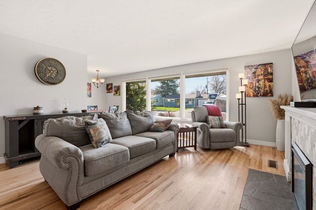 3010 W BISMARK Ave, Spokane, WA 99205