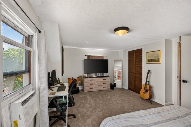 20 Westernview Cir, East Longmeadow, MA 01028