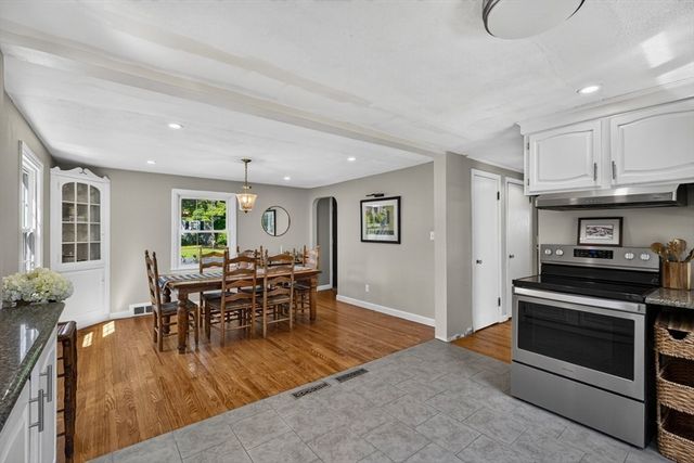 20 Westernview Cir, East Longmeadow, MA 01028