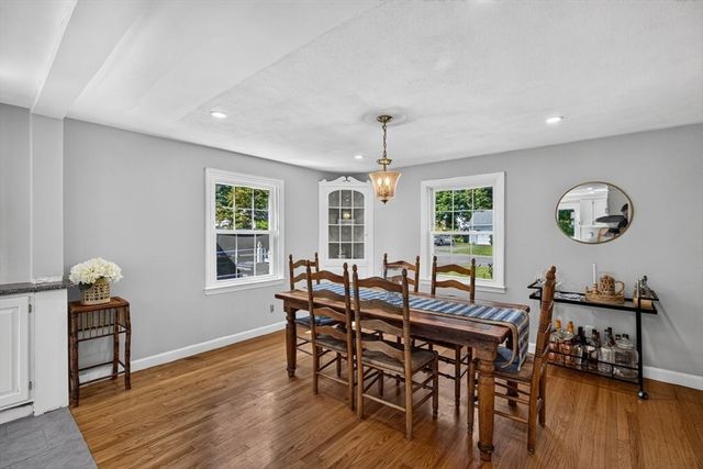 20 Westernview Cir, East Longmeadow, MA 01028