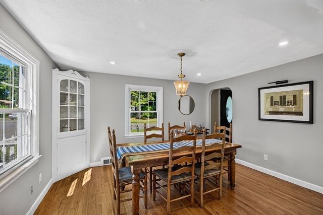20 Westernview Cir, East Longmeadow, MA 01028