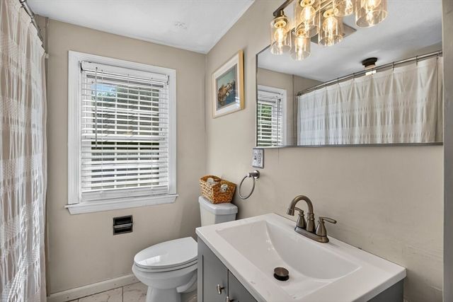 20 Westernview Cir, East Longmeadow, MA 01028