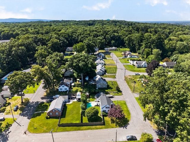 20 Westernview Cir, East Longmeadow, MA 01028