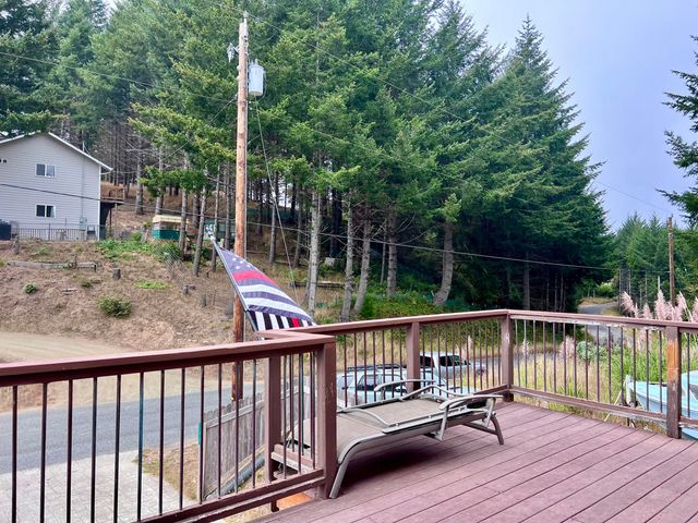 151 Redwood Road, Shelter Cove, CA 95589