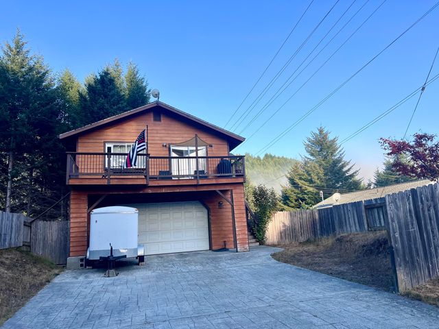 151 Redwood Road, Shelter Cove, CA 95589