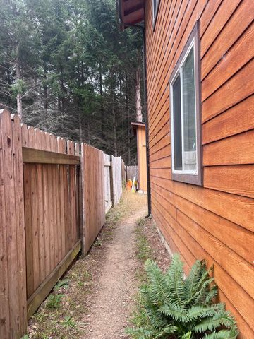 151 Redwood Road, Shelter Cove, CA 95589