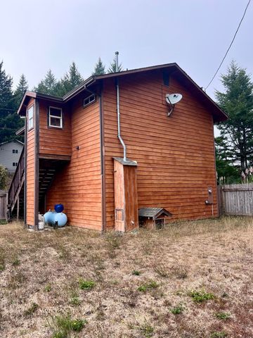 151 Redwood Road, Shelter Cove, CA 95589