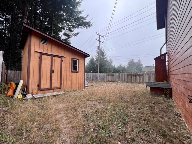 151 Redwood Road, Shelter Cove, CA 95589