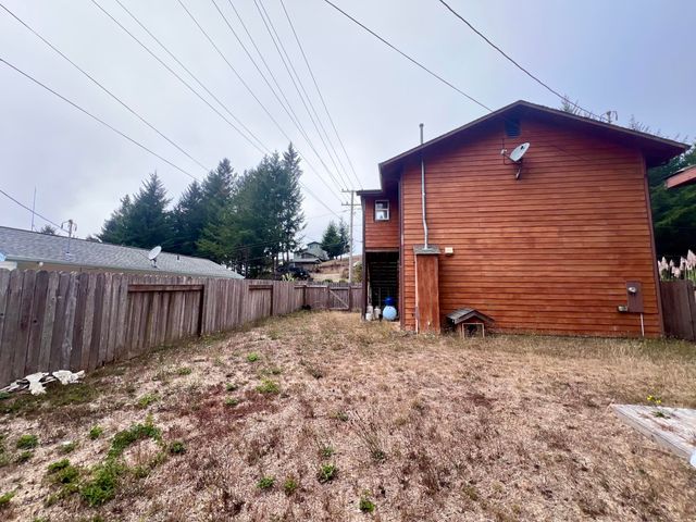 151 Redwood Road, Shelter Cove, CA 95589