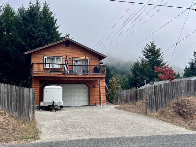 151 Redwood Road, Shelter Cove, CA 95589