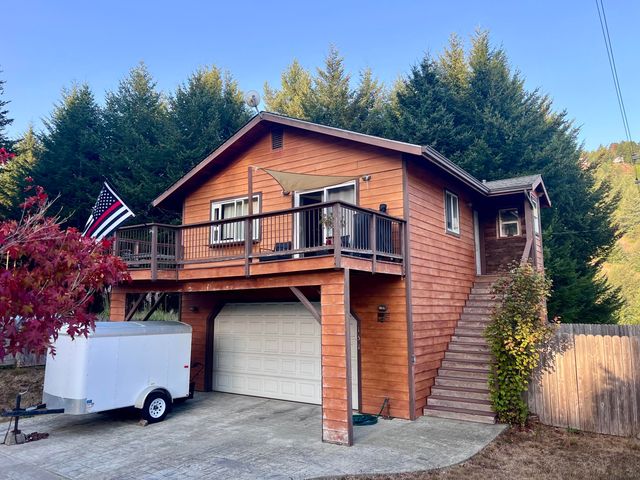 151 Redwood Road, Shelter Cove, CA 95589