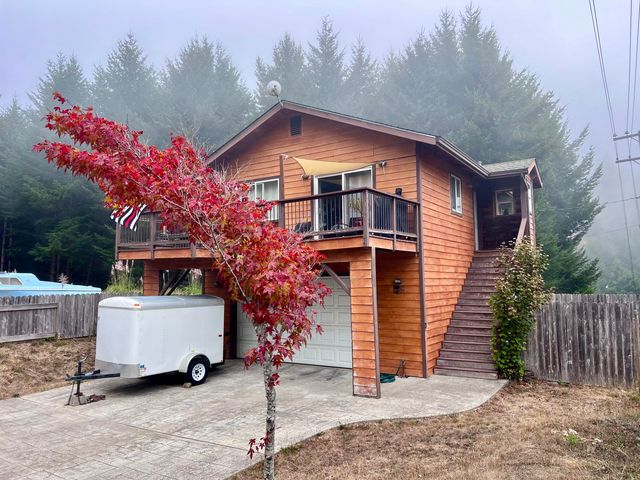 151 Redwood Road, Shelter Cove, CA 95589