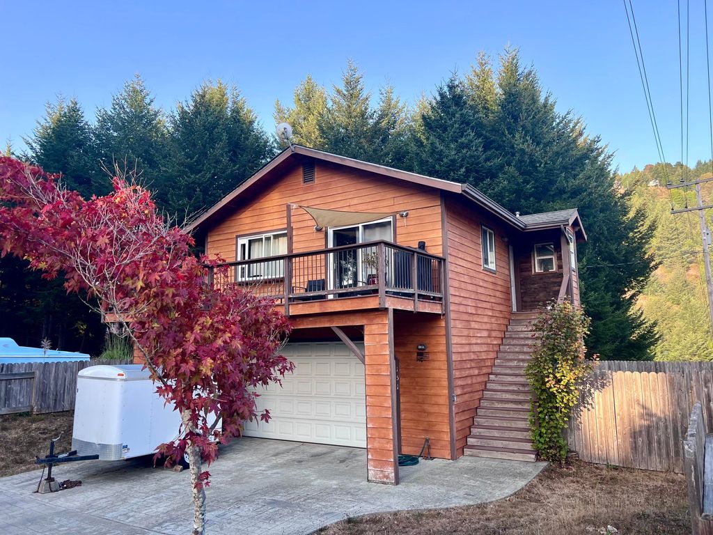 151 Redwood Road, Shelter Cove, CA 95589