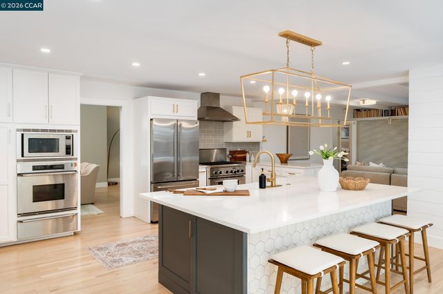 835 Richard Ln, Danville, CA 94526