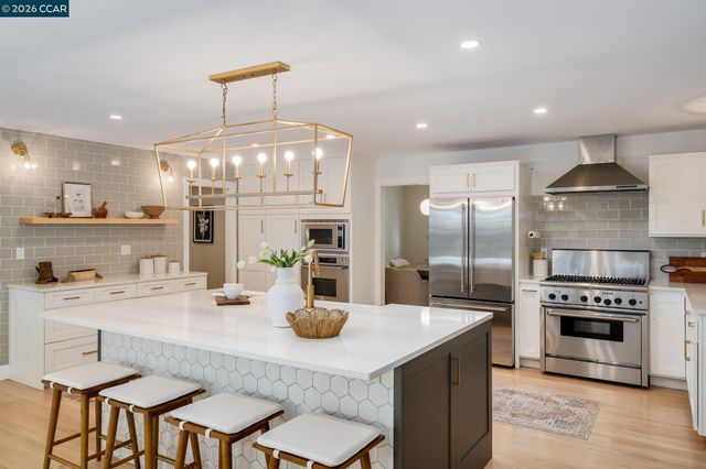 835 Richard Ln, Danville, CA 94526