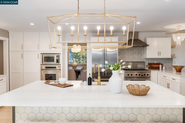 835 Richard Ln, Danville, CA 94526