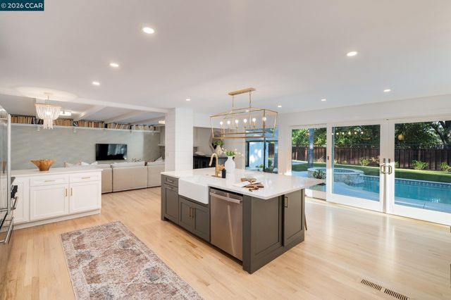 835 Richard Ln, Danville, CA 94526