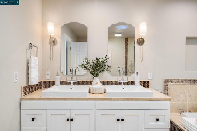 835 Richard Ln, Danville, CA 94526