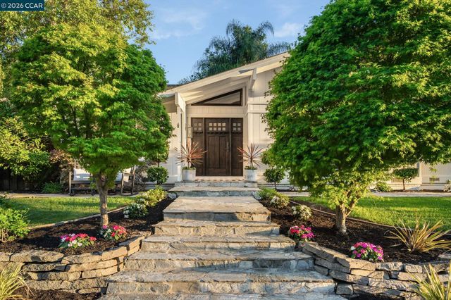 835 Richard Ln, Danville, CA 94526