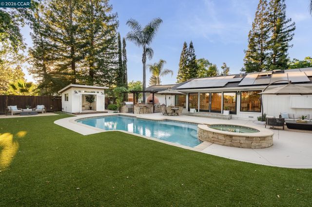 835 Richard Ln, Danville, CA 94526