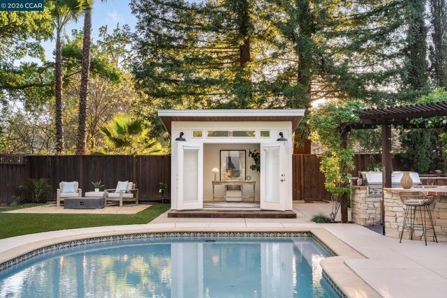 835 Richard Ln, Danville, CA 94526