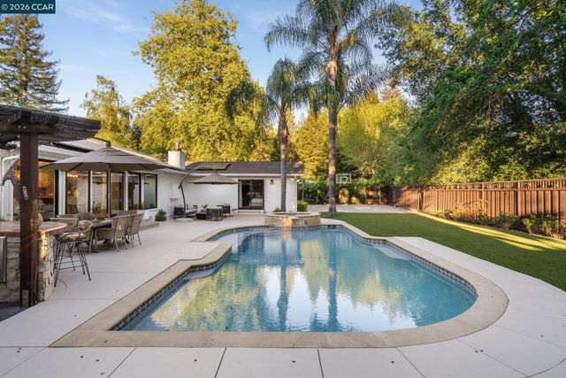 835 Richard Ln, Danville, CA 94526