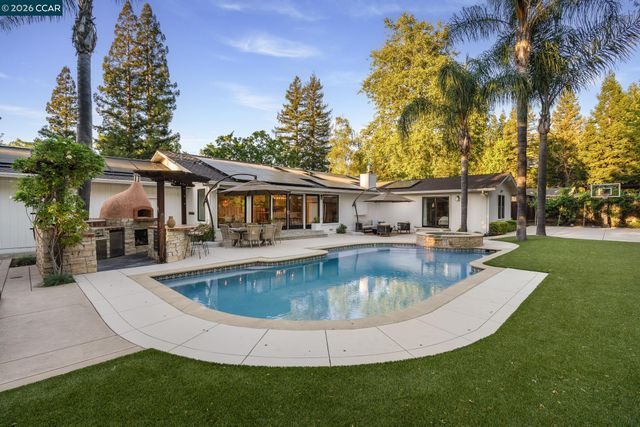 835 Richard Ln, Danville, CA 94526