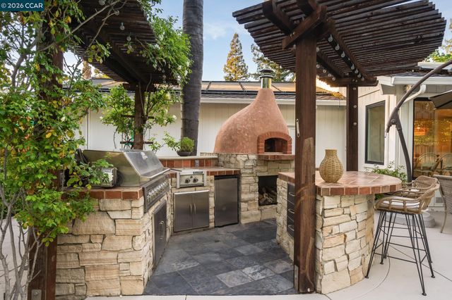 835 Richard Ln, Danville, CA 94526