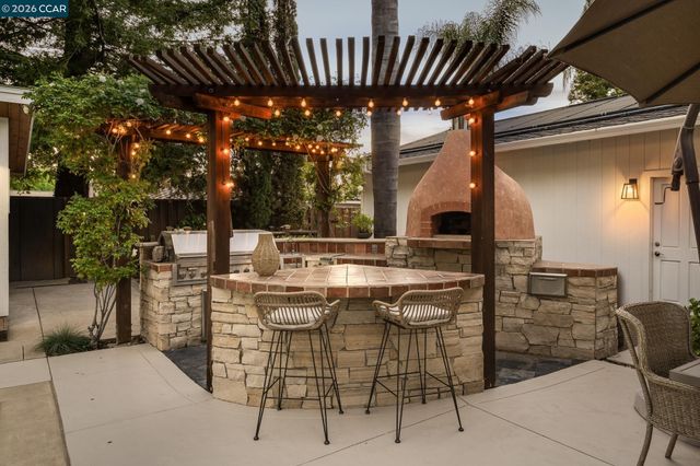 835 Richard Ln, Danville, CA 94526