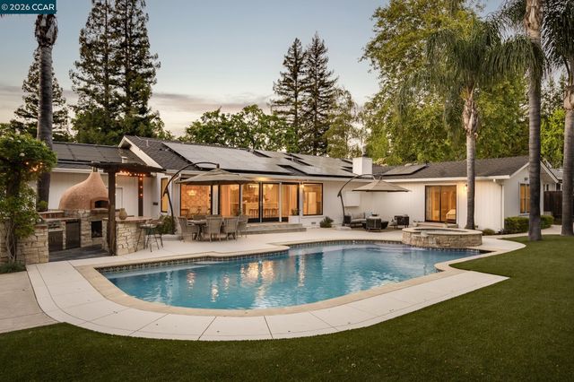 835 Richard Ln, Danville, CA 94526