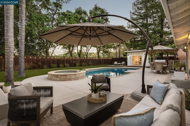 835 Richard Ln, Danville, CA 94526