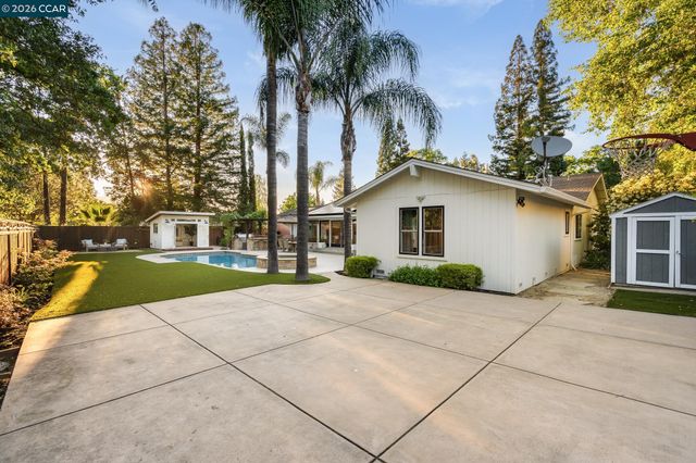 835 Richard Ln, Danville, CA 94526