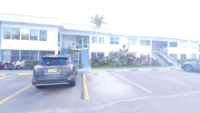 48 Stratford D, West Palm Beach, FL 33417