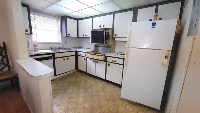 48 Stratford D, West Palm Beach, FL 33417