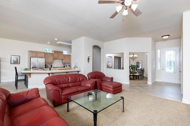 1827 N Joshua Avenue, Clovis, CA 93619