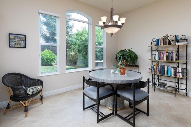 1827 N Joshua Avenue, Clovis, CA 93619