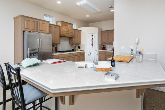 1827 N Joshua Avenue, Clovis, CA 93619