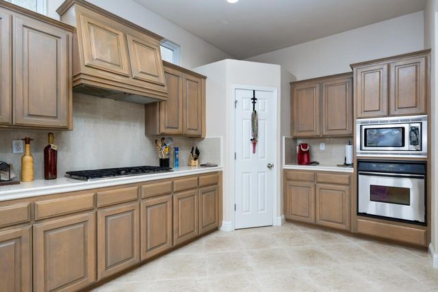 1827 N Joshua Avenue, Clovis, CA 93619