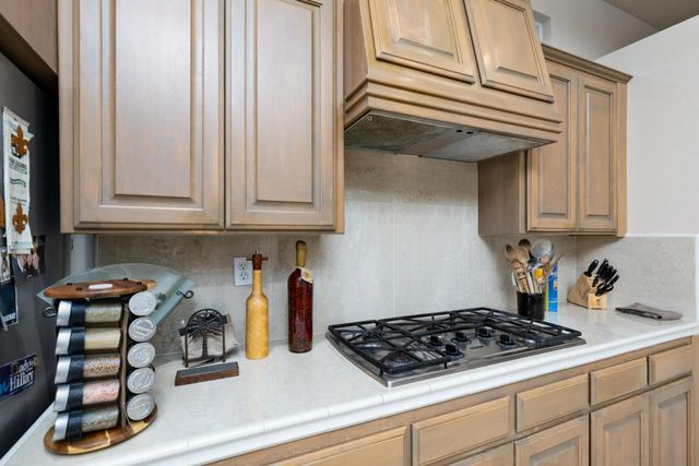 1827 N Joshua Avenue, Clovis, CA 93619