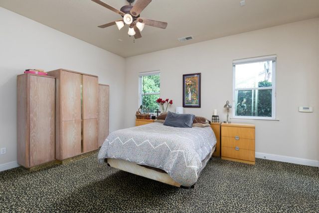 1827 N Joshua Avenue, Clovis, CA 93619