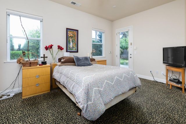 1827 N Joshua Avenue, Clovis, CA 93619