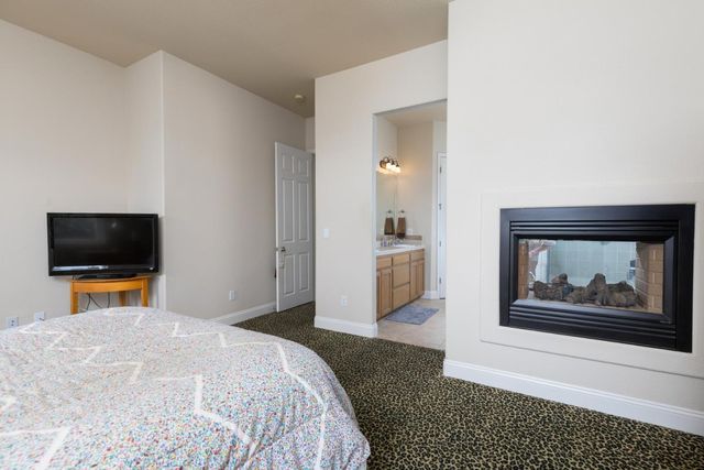 1827 N Joshua Avenue, Clovis, CA 93619