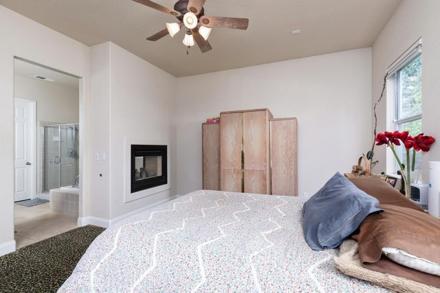 1827 N Joshua Avenue, Clovis, CA 93619